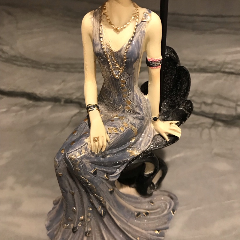 Necklace & Fine Jewelry Holder Sitting Lady Flapper Vintage Signed - Picture 3 of 7